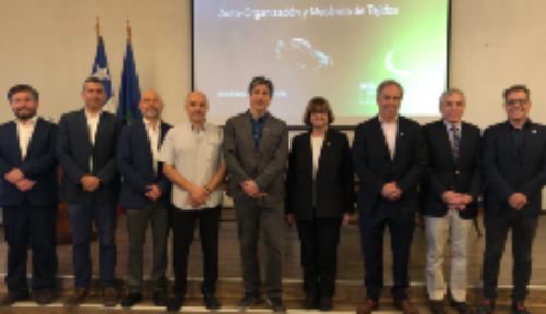 Doctor Fernando Martínez, de la UdeC; sr. Mauricio Maldonado, de ANID; doctor Rómulo Fuentes, director de Investigación UCh; Miguel Concha, director de Selfo, y Leandro Carreño, director de Investigación FMUCH, junto a la rectora de la Universidad de Chile, doctora Rosa Devés; al decano de la Facultad de Medicina, doctor Miguel O'Ryan y a los doctores Felipe Heusser, decano de la Facultad de Medicina PUC y Emilio Herrera, director del ICBM.
