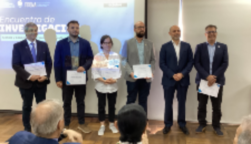 De la Facultad de Medicina, algunos de los académicos premiados, doctores Juan Pablo Torres, Rodrigo Núñez, Mónica Acevedo, Ricardo Soto Riffo; el doctor Rómulo Fuentes, vicerrector de Investigación, y el doctor Emilio Herrera.
