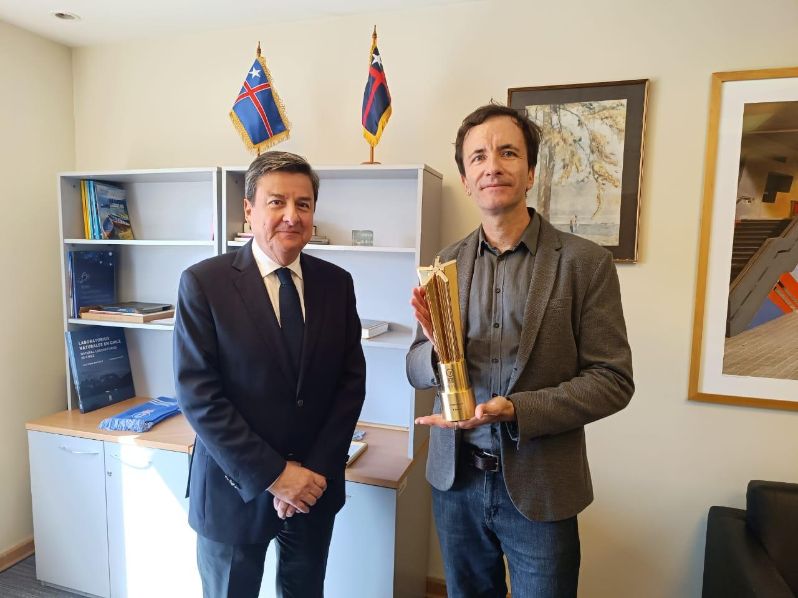 Investigador chileno recibe prestigioso premio de la ONU por innovación científica en envejecimiento cerebral