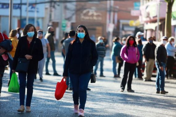 Proyectan daños en la salud mental de cuidadores de personas con demencia durante cuarentena: tres de cada cuatro son mujeres